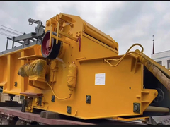 كسارة خشبية كبيرة جاهزة للعمل